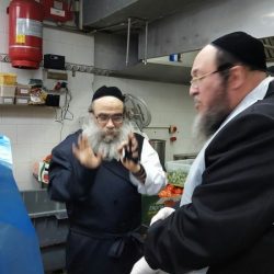 המקובל הרב גמליאל רבינוביץ שליט"א בביקור במטבחי הכנסת אורחים