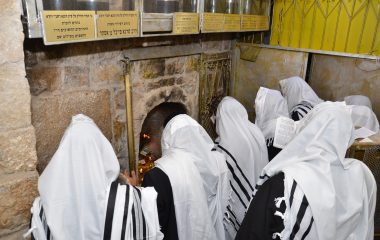 תיקון ערב ראש חודש ניסן בפתח מערת רשב"י – גלריה