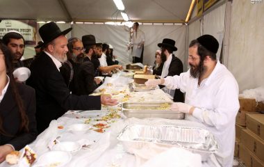 גלריית תמונות : היכן אוכלים אלפי העולים לקבר רשב"י?